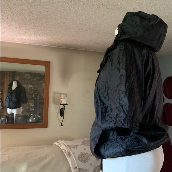 Vintage Gucci Black Bomber Jacket with Hoodie and 2009 Logo Pattern - Picture 6 of 16